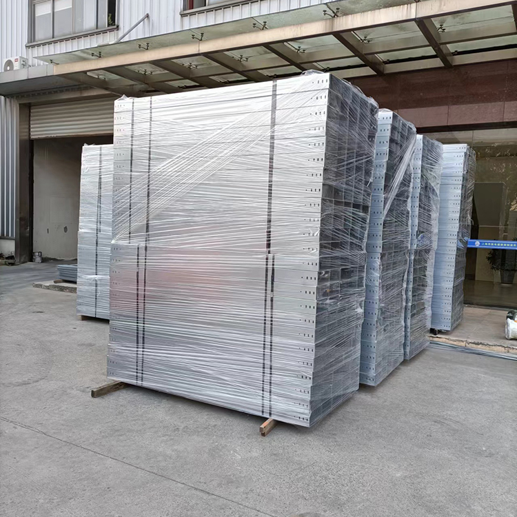 鋁合金槽式橋架長距離運(yùn)輸時(shí)的情況